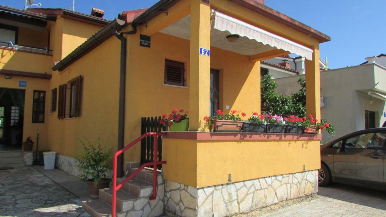 Apartmani Petunia Fažana Eksteriør billede